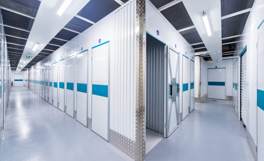 Un garde-meuble disponible en location en Seine-et-Marne, sécurisé afin de retrouver de la place