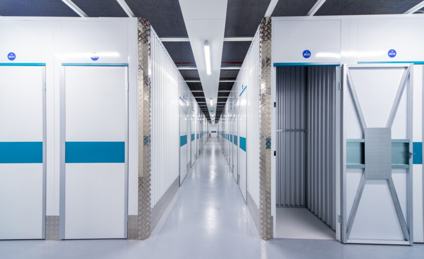 Location de box de stockage en Île-de-France : optimisez l’espace !